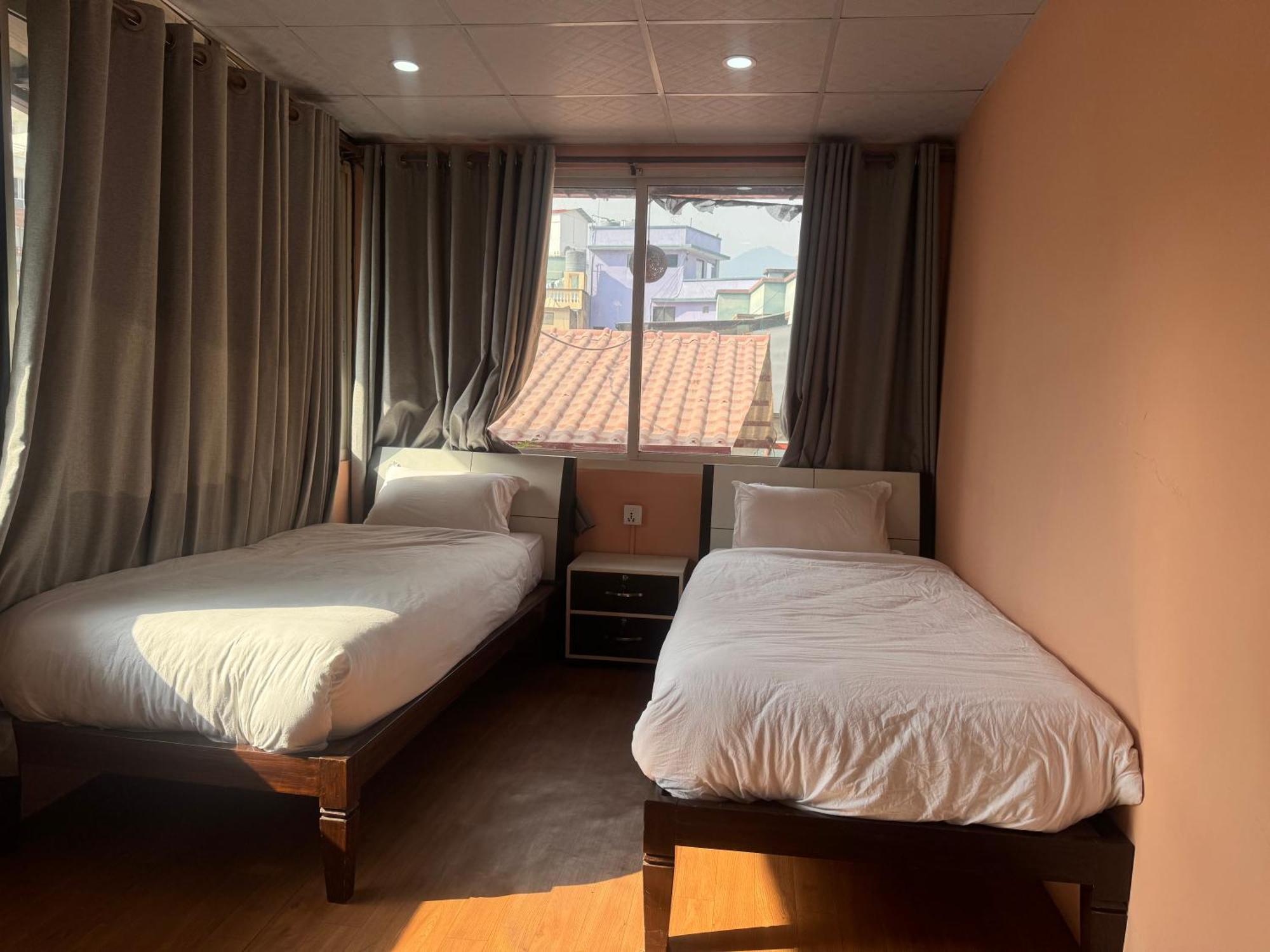 Birds Nest Hostel Катманду Екстер'єр фото